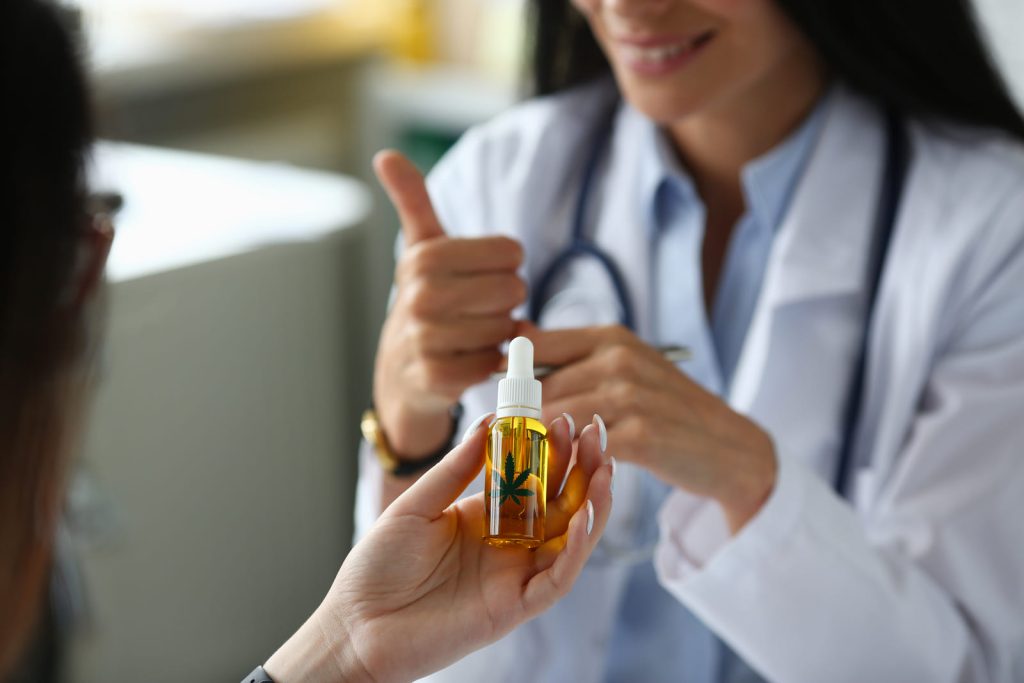 CBD מסייע בהקלה במגוון רחב של תסמינים, ללא תופעות לוואי משמעותיות